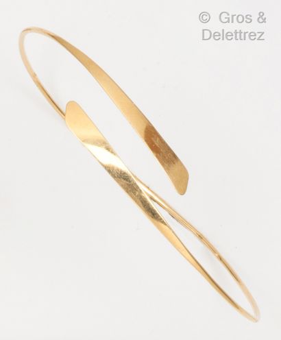 null Bracelet « Jonc ouvert » en or jaune. Tour de poignet : 18,5 cm. P. 2,9g.