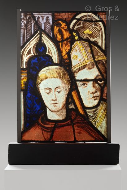 null Deux éléments de vitraux polychromes à décor de saints personnages en buste.

XVIe...