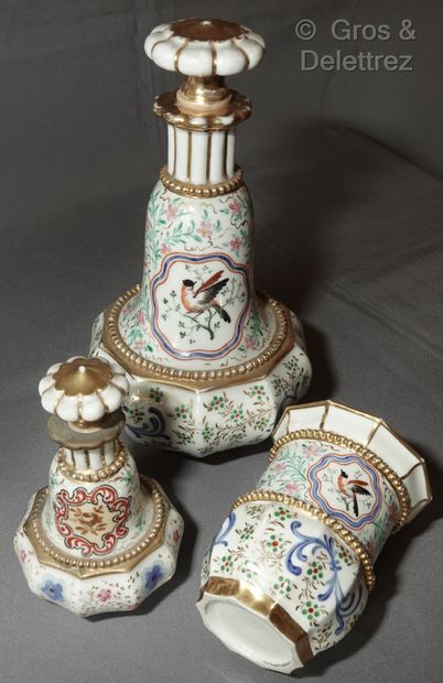 null PARIS, BAYEUX, VALENTINE, VALOGNES...

Meeting of 14 porcelain pieces with polychrome...