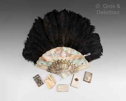 null Lot, comprising :

- a fan, the blades in mother-of-pearl, the gouache leaf...