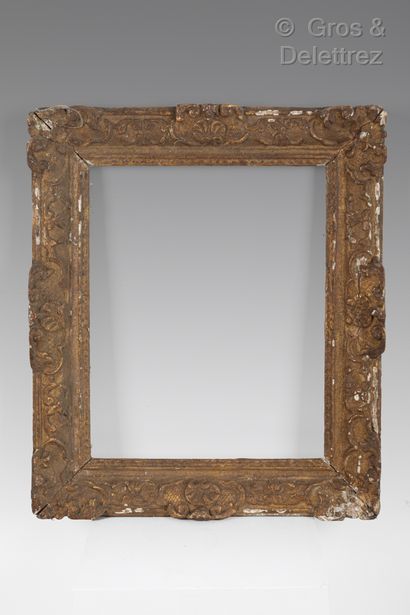null Cadre en chêne sculpté et doré à décor Bérain.

Époque Louis XIV

31,5 x 39,3cm....