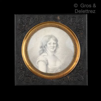 null Round miniature in pencil showing a young woman. Brass frame and pressed cardboard.

Around...