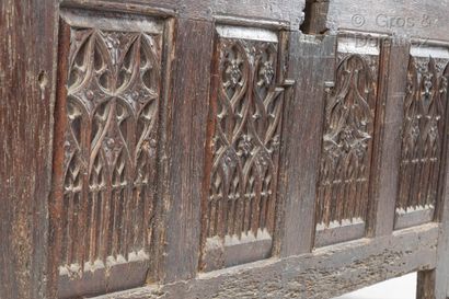 null Front of an oak chest with embered panels with carved decoration of fillings...