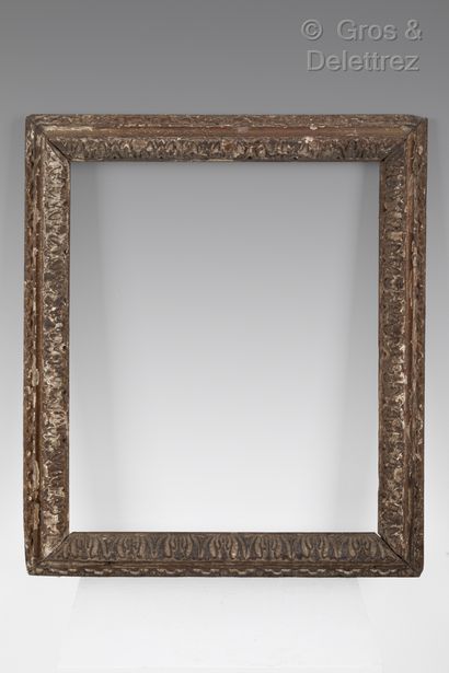  Carved oak frame, formerly gilded. 
Louis XIII period 
32,7 x 39,7 x 5 cm. Misses....