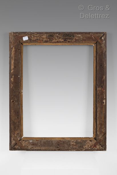 null Carved and gilded wood frame decorated with acanthus leaves in the corners and...