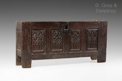 null Front of an oak chest with embered panels with carved decoration of fillings...