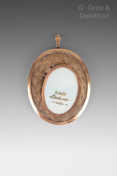 L BOCHER (XIX-XX) Portrait de femme au châle et à la rose

Miniature ovale sur ivoire...