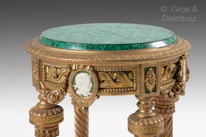 null Circular pedestal table in molded wood and stucco, richly carved and redecorated...