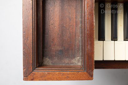 null Mahogany veneered square piano or forte, inlaid with framing fillets, tapered...