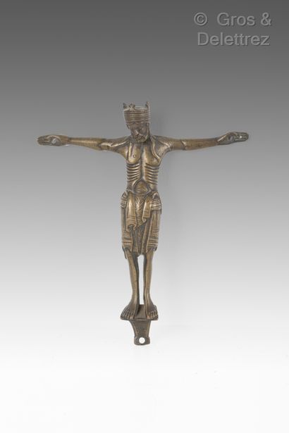 Christ en bronze, fonte creuse, tête couronnée,...