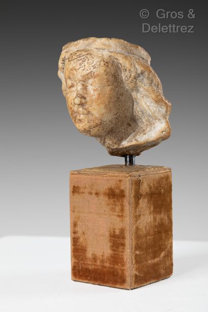 null Carved alabaster head of the Virgin.

14th century

Height : 7,5 cm

Base

(visible...