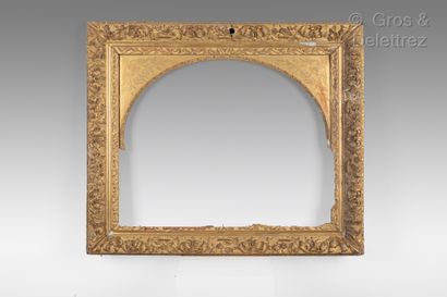 null Carved and gilded oak frame decorated with foliage scrolls.

Louis XIII period

57,7...