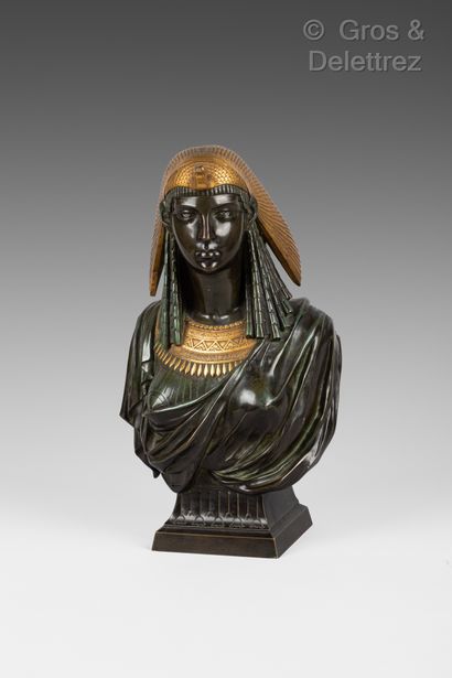 null Emile HEBERT (1828-1893)	

Buste d’Isis en bronze à patine vert foncé et or.	

Signé.	

Haut....