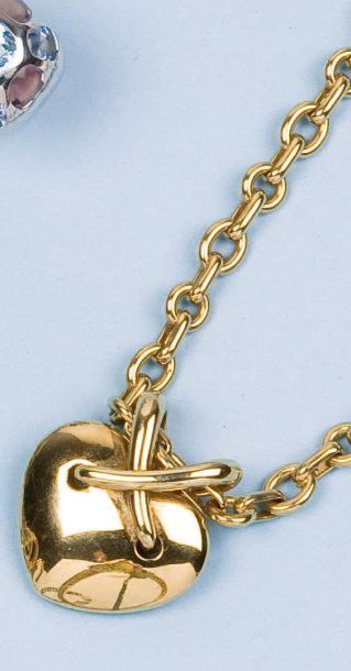 null CHAUMET - Collier et pendentif "Coeur" en or jaune. Signés CHAUMET N° 338 953....
