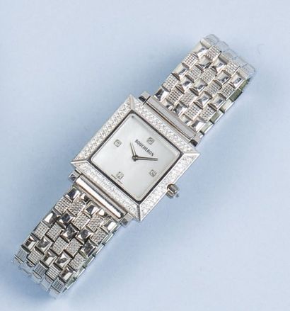null BOUCHERON - Bracelet montre de dame en or gris. Cadran nacre. Lunette et index...