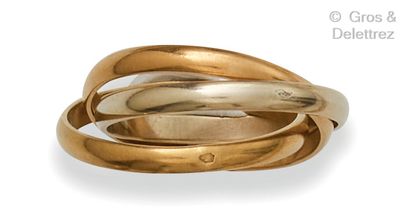 null Alliance composée de trois anneaux imbriqués en or de trois couleurs. Tour de...