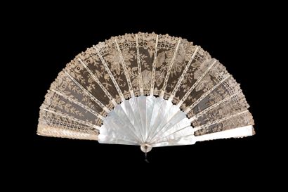 null Ipomoea flowers, Europe, circa 1880-1890
Folded fan, the leaf in tulle and bobbin...