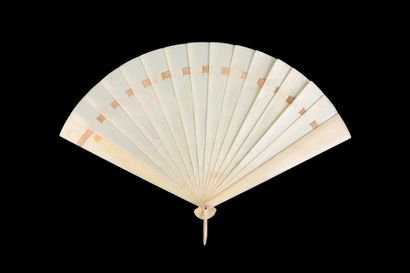 null Lying woman, Europe, circa 1890-1900
Broken type painted ivory fan* of a woman...