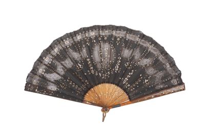 null Imperial spirit, Europe, circa 1900-1920
Folded fan, the leaf in tulle and black...