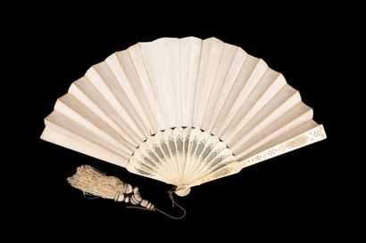 null The Well of Love, Europe, ca. 1860
Folded fan, the cream satin leaf printed...