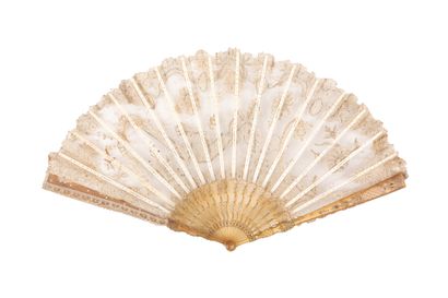 null Fleurs d'or, Europe, circa 1900-1920
Folded fan, the leaf in tulle and needle...