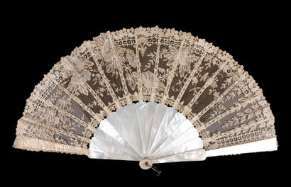 null Ipomoea flowers, Europe, circa 1880-1890
Folded fan, the leaf in tulle and bobbin...