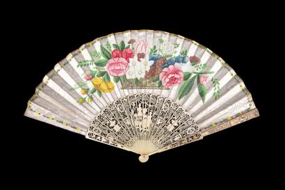  Between China and Europe, circa 1790-1830 Folded fan, the double sheet of silver...