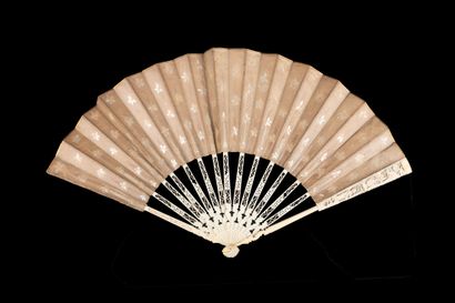 null Mother-of-pearl flowers, Europe, circa 1770-1780
Folded fan, the double sheet...