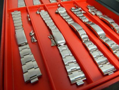 null Set of Rivet Bracelets

12 Bracelets:

- 12mm x 4

- 18mm x1

- 19mm x2

- 20mm...