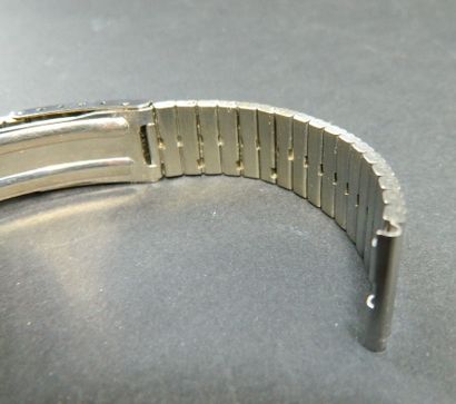 null Baume & Mercier Genève

bracelet acier, neuf de stock

cornes: 17mm

longueur:...