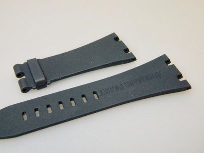 null AUDEMARS PIGUET

Royal Oak 

bracelet caoutchouc - rubber strap

couleur: bleu...