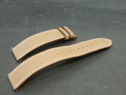 null HERMES

Bracelet cuir

Taille: 19mm

longueur: 115mm / 70mm

boucle: 17mm

couleur:...