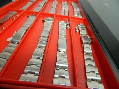 null Lot de bracelets à rivets

12 Bracelets:

- 12mm x 4

- 18mm x1

- 19mm x2

-...