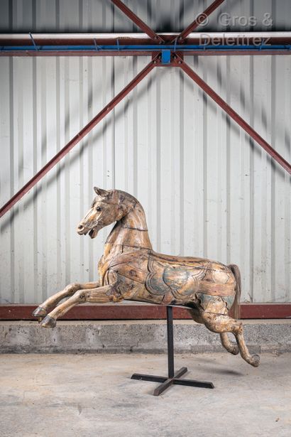 null Carousel horse in molded and carved wood, formerly painted.

Around 1900

Length...