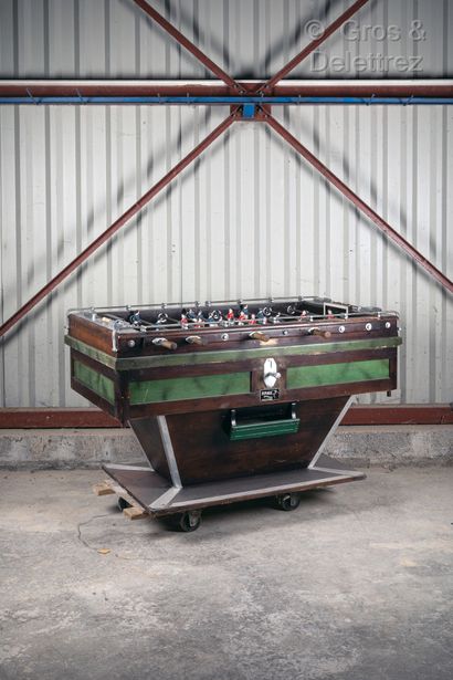 null Vintage football table in green lacquered wood with chromed metal plates. Four...