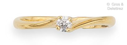 null Yellow gold "Solitaire" ring, set with a brilliant-cut diamond. Finger size...