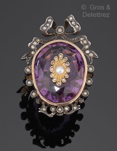 null Bague «Nœud» en argent, ornée d’une pierre violette surmontée d’une fleur sertie...