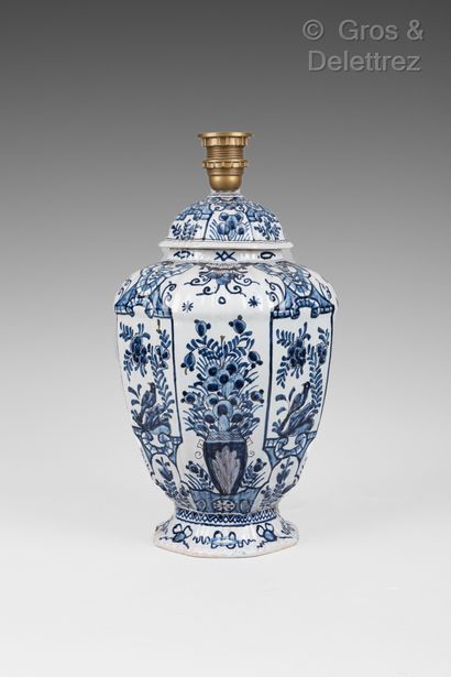 Delft earthenware lamp in the 18th century...