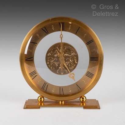  Hour Lavigne. Clock in gilded brass, the dial decorated with volutes. Height : 19...