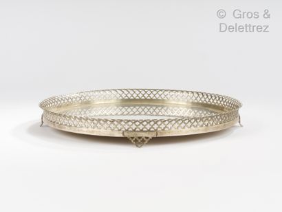null Circular silver tray resting on three feet, the gallery openwork of quartefoils...