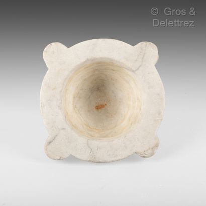 null Mortar in white marble. Height : 16 cm
