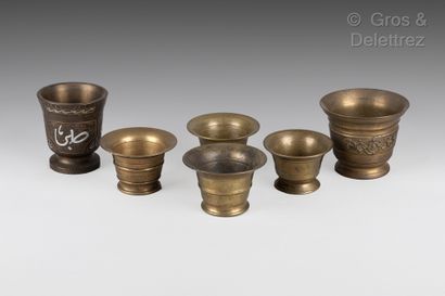 null Lot of six mortars in bronze and brass. Wear and restoration