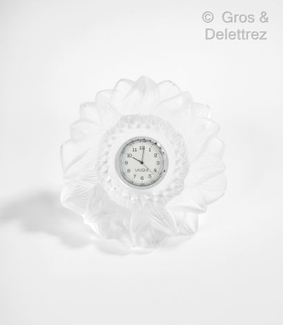 null Lalique France. Table clock model Tournesol Diam: 12 cm