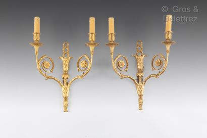 null Pair of gilt bronze sconces in the Louis XVI style
