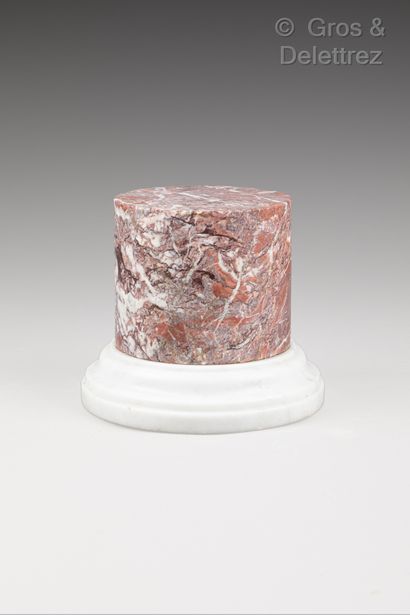 Column base of presentation in red marble...