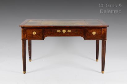 null Mahogany and mahogany veneer flat desk opening with three drawers and two pulls....