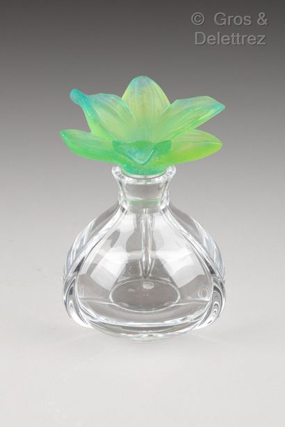 null Daum France. Perfume bottle in crystal, the stopper in green tinted glass paste...