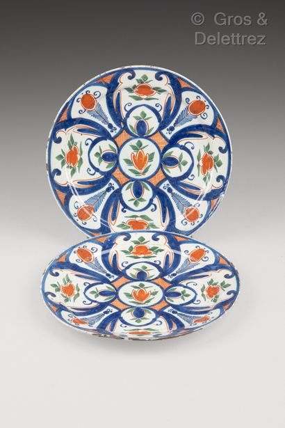 null Delft. Pair of enamelled red, blue and green earthenware plates decorated with...