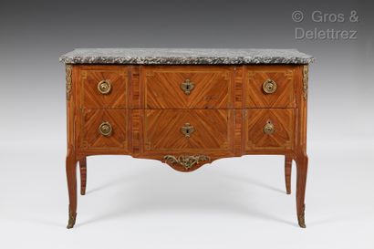 null 
Chest of drawers with projection, marquetry in sheet of rosewood in frames...