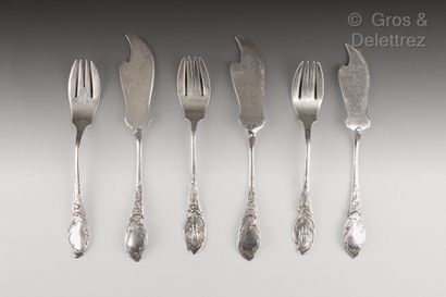 null Suite of three silver fish cutlery. Rocaille style with roses and acanthus scrolls....